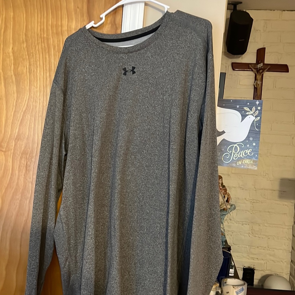 Underamour long sleeve shirt